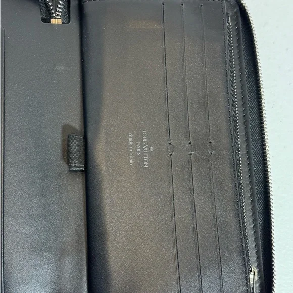 Louis Vuitton Utah Black Leather Organizer Wallet